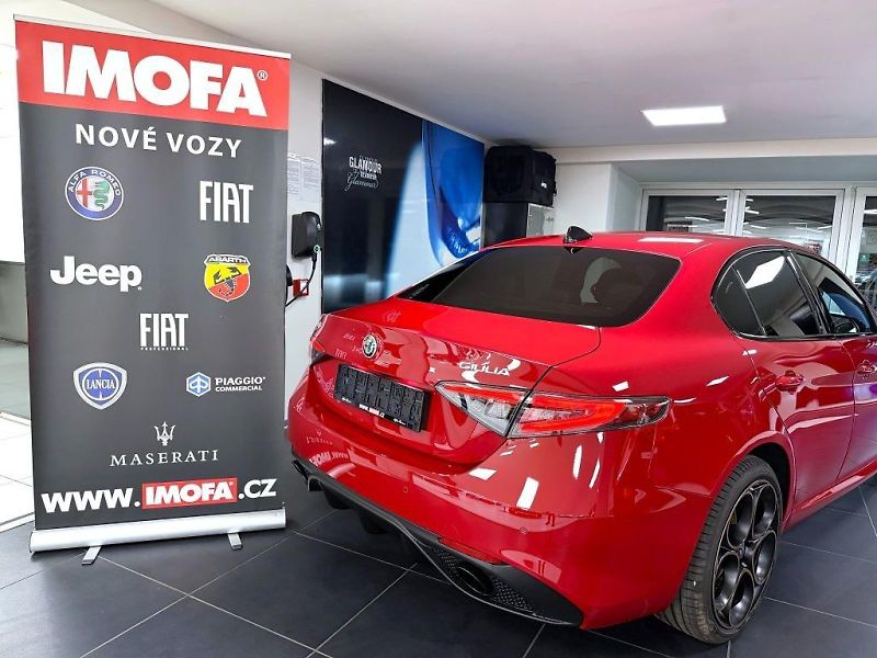 Alfa Romeo Giulia (2026) 2.0T 280k AT8 ZF Q4 4x4 Intens - fotka 5 z 23