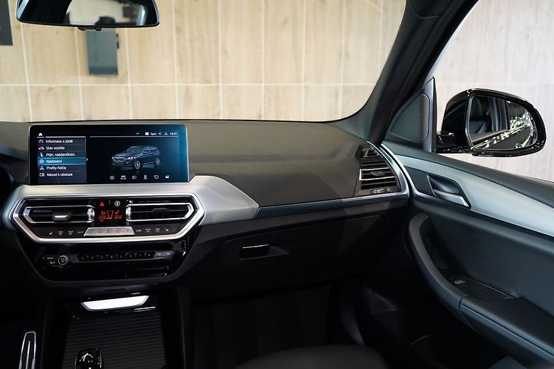 BMW X3 30e xDrive, M Sport, Head-up - fotka 42 z 42