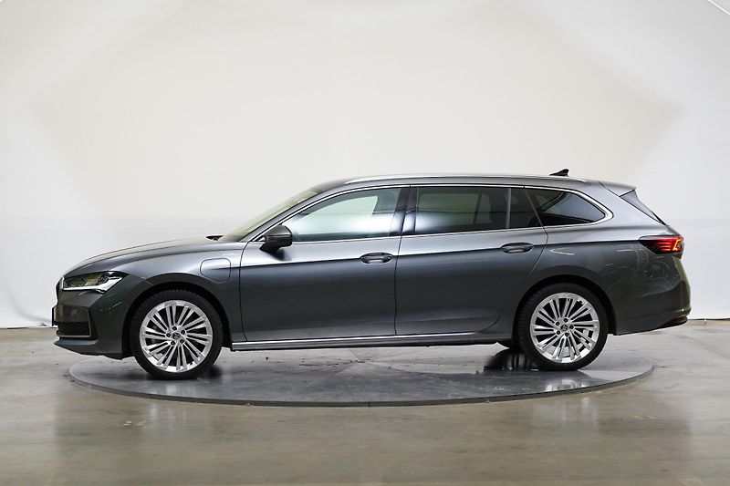 Škoda Superb - fotka 3 z 28