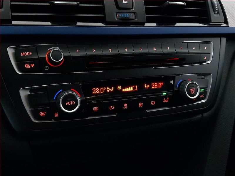 BMW Řada 3 (2015) 320d xDrive GT, 4X4, Automat - fotka 17 z 18