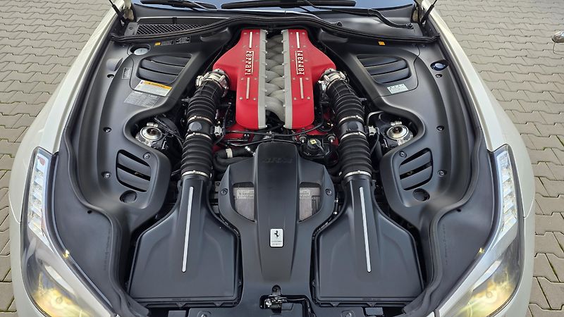 Ferrari GTC4 Lusso (2016) V12 SERVIS FERRARI - fotka 13 z 13