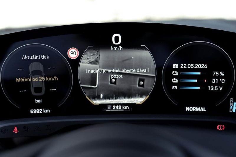 Porsche Taycan (2023) 4S - 7000 KM - VZDUCH, BOSE - fotka 21 z 39