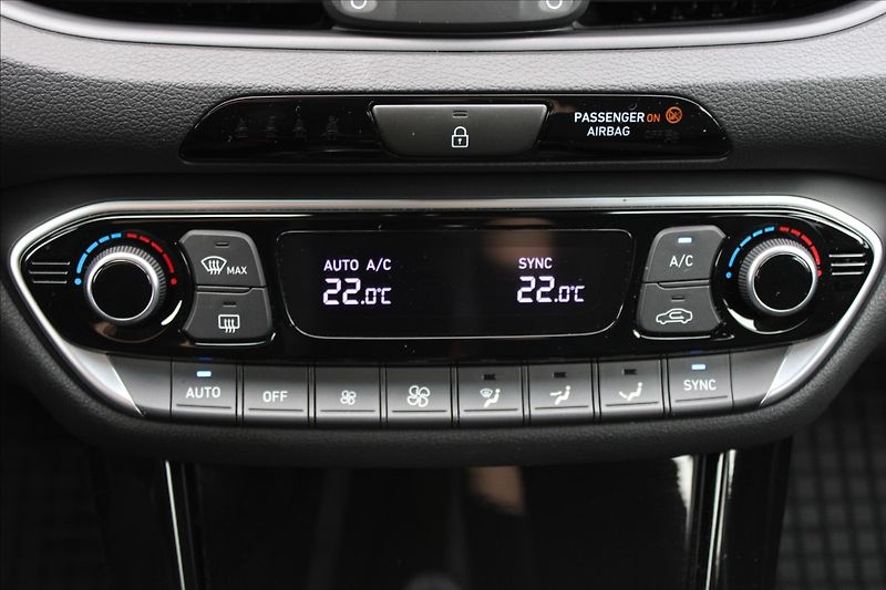Hyundai i30 1,5 CVVT  ČR,1MAJ,ZÁRUKA,STYLE - fotka 17 z 32