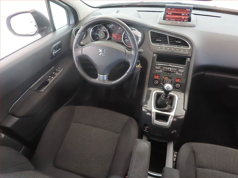 Peugeot 5008 (2011) 1.6 HDi, Navi, Tempomat - fotka 7 z 14
