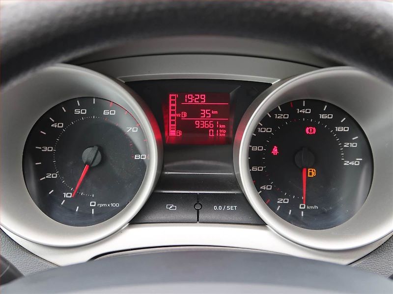Seat Ibiza (2010) 1.4 16V, Tempomat - fotka 11 z 17