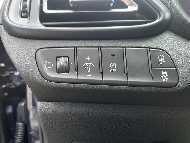 Hyundai i30 1,5 T-GDI MHEV 103kW N-line AT - fotka 15 z 32