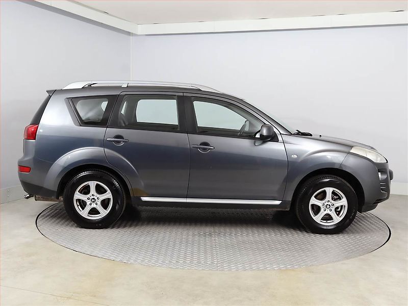 Peugeot 4007 (2007) 2.2 HDI, 4X4, Park. senzory - fotka 6 z 16