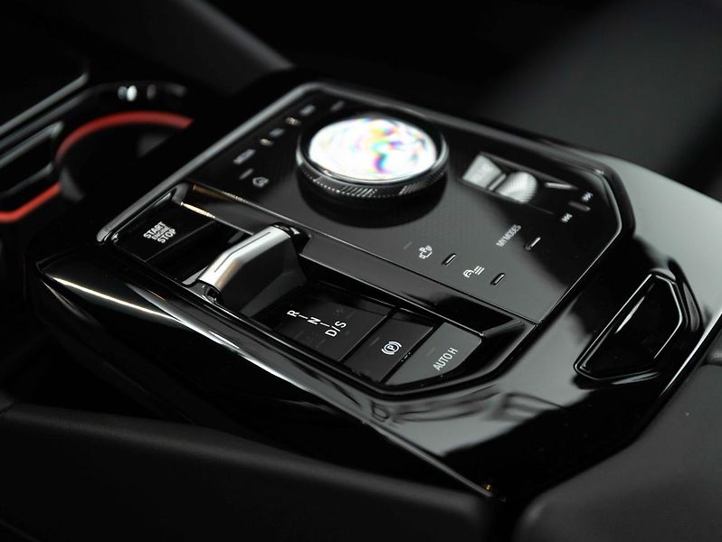 BMW Řada 5 550e xDrive - fotka 15 z 22