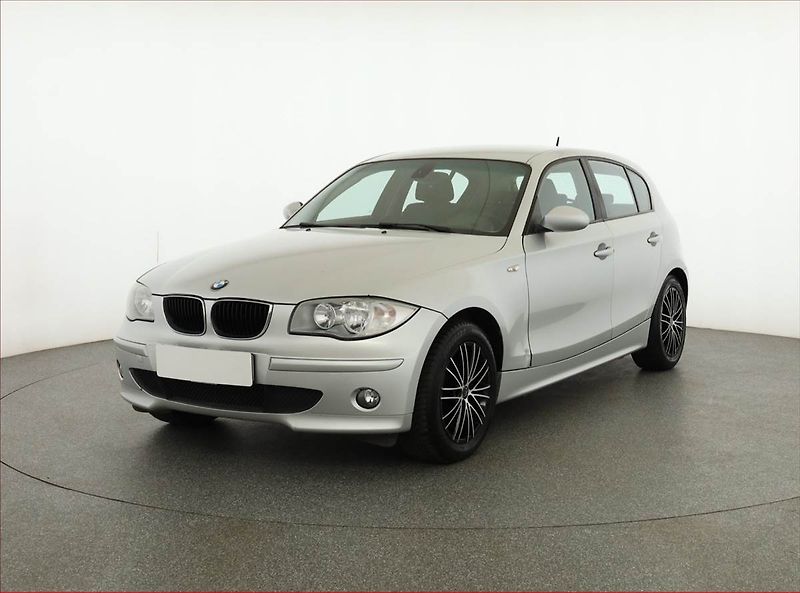 BMW Řada 1 (2005) 116i, nová STK, rezervace - fotka 2 z 13