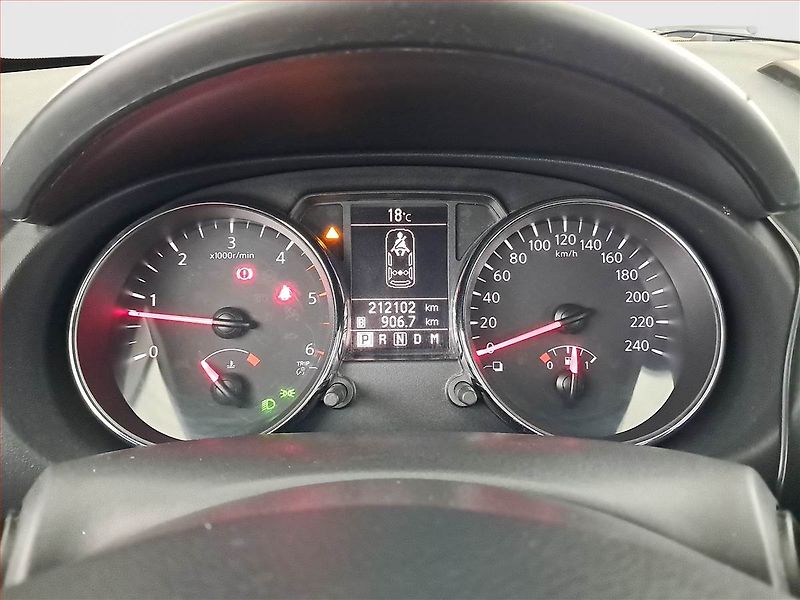 Nissan Qashqai (2011) 2.0 dCi, 4X4, Automat, 7 míst - fotka 11 z 20