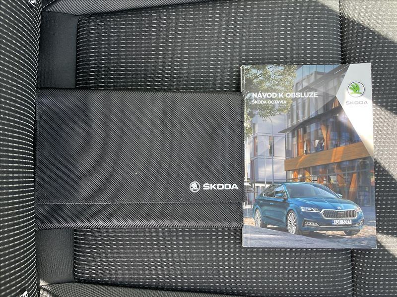 Škoda Octavia 2,0 TDI Combi Ambition Plus - fotka 19 z 22
