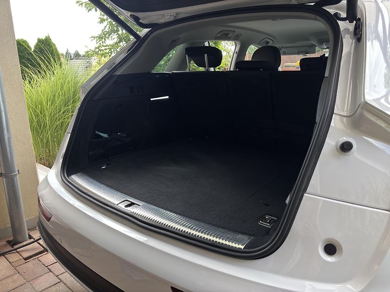 Audi Q5 (2023) 2.0 55TFSI e 220kW 4x4 - fotka 12 z 25