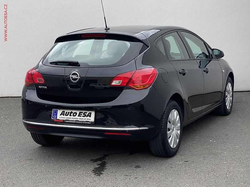Opel Astra (2015) 1.6i, Selection, +kola - fotka 4 z 17
