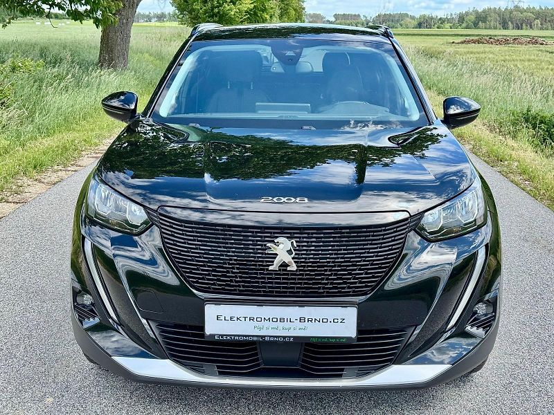 Peugeot 2008 (2021) 50kWh, SoH 90%, 360° Kamera - fotka 2 z 17