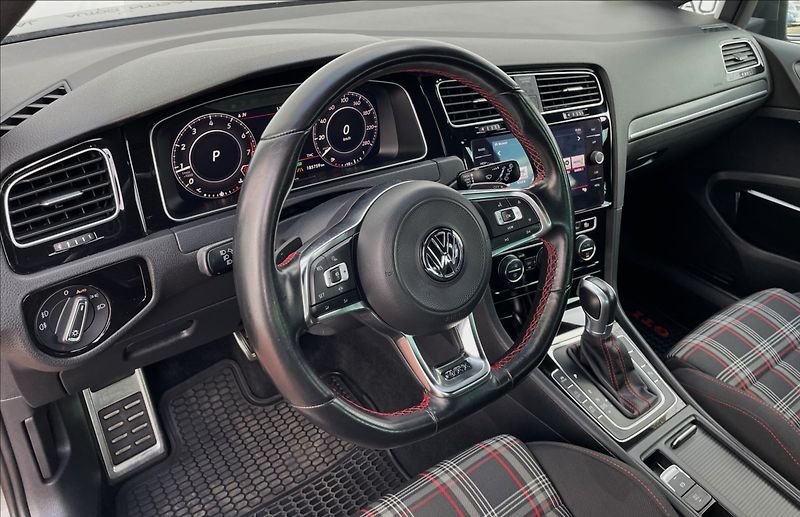 Volkswagen Golf 2,0 GTI  -APR 210kw Performanc - fotka 12 z 27