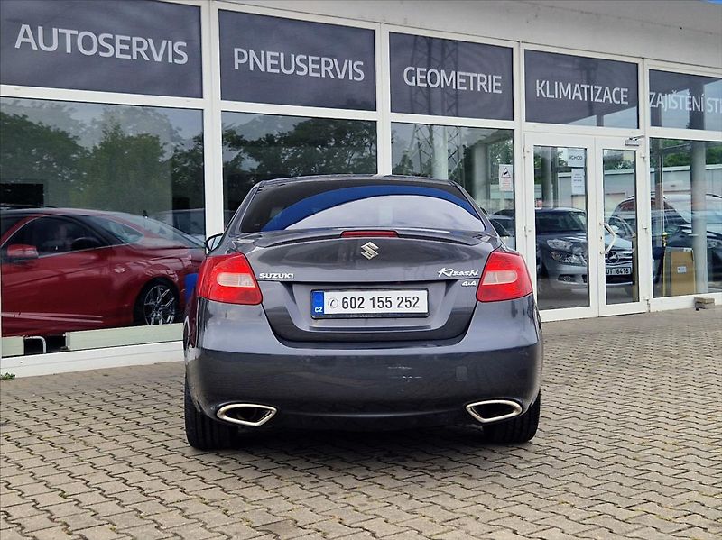 Suzuki Kizashi 2,4 i 4x4 XENON AC ŠÍBR VÝHŘEV - fotka 4 z 37