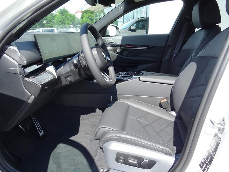 BMW Řada 5 540d xDrive Touring - fotka 2 z 7