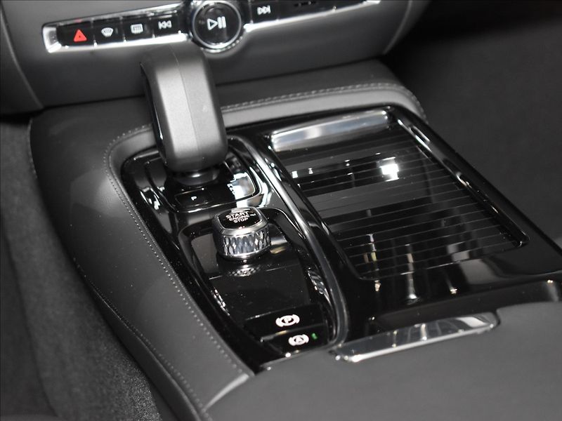 Volvo V60 2,0 T6 AWD Core - fotka 16 z 26