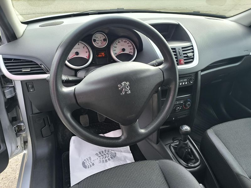 Peugeot 207 1.4  1.MAJITEL, DOLOŽENÉ KM - fotka 18 z 25