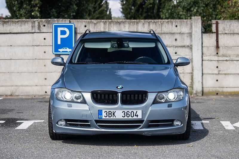 BMW Řada 3 - fotka 2 z 27