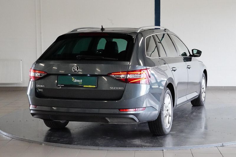 Škoda Superb - fotka 2 z 30