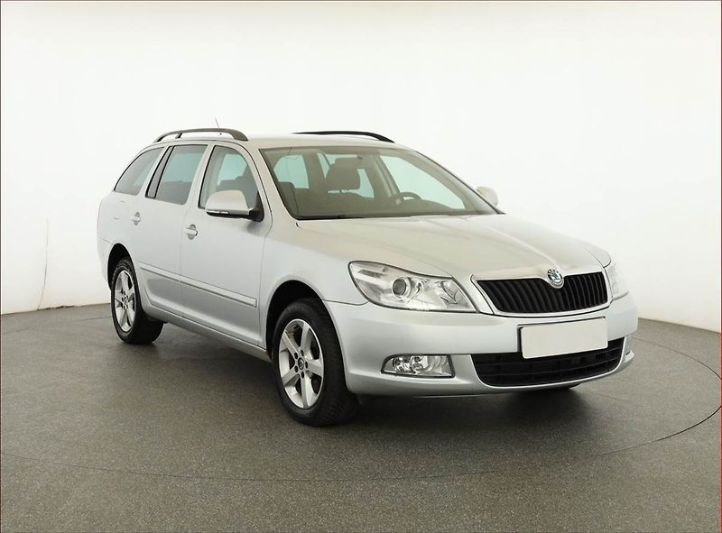 Škoda Octavia (2012) 2.0 TDI, 4X4, Serv.kniha - fotka 1 z 17