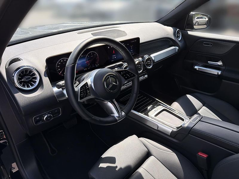 Mercedes-Benz GLB 200d 4MATIC - fotka 9 z 17