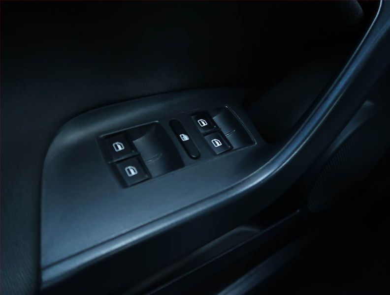 Seat Ibiza (2013) 1.2 TSI, Tempomat - fotka 15 z 17