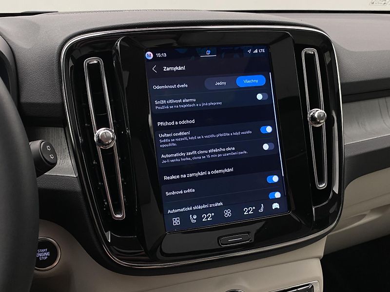 Volvo XC40 B4 DARK ULTRA AUT CZ - fotka 55 z 60