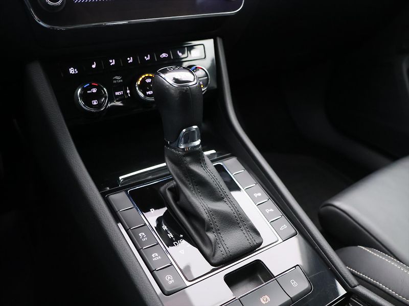 Škoda Superb 2,0 TDI 140kW DSG 4x4 L&K DPH - fotka 31 z 40