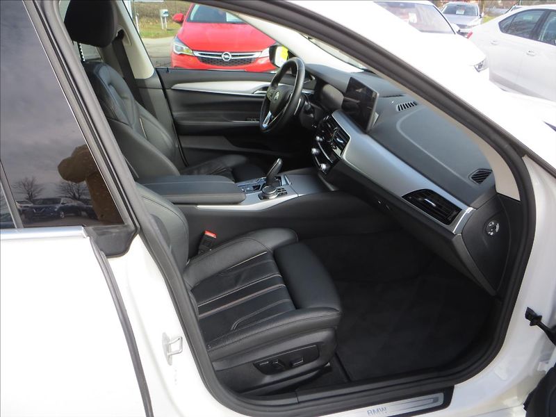 BMW Řada 6 3,0 640i 245kW xDrive AT GT - fotka 13 z 32
