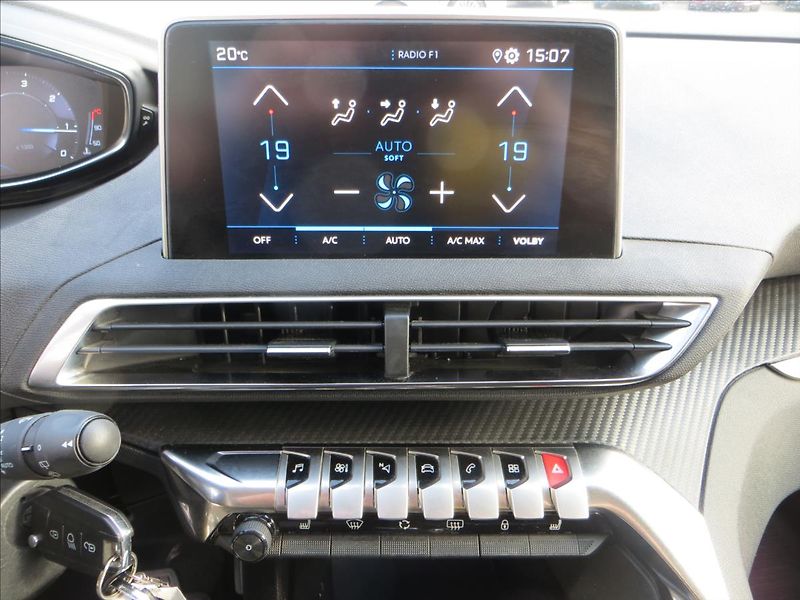 Peugeot 3008 1,5 BlueHDi AUT ACTIVE ČR - fotka 15 z 23