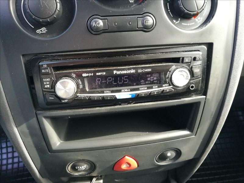 Renault Mégane 1,4 i 16v - fotka 7 z 17
