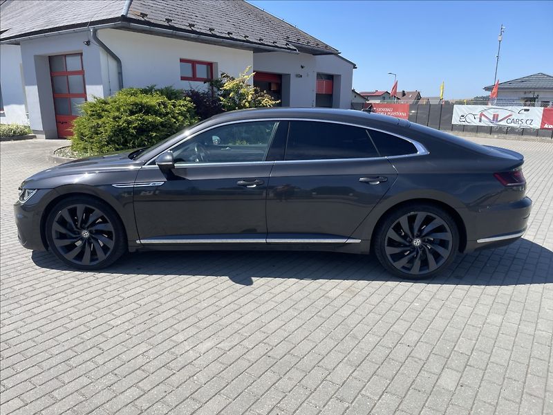 Volkswagen Arteon 2,0 BiTDi 176kw R-Line 4x4 DPH - fotka 33 z 39