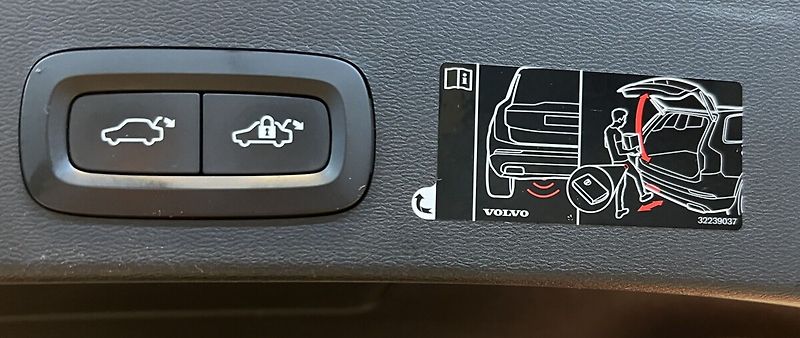 Volvo XC40 D3 AT AWD Momentum - fotka 13 z 18
