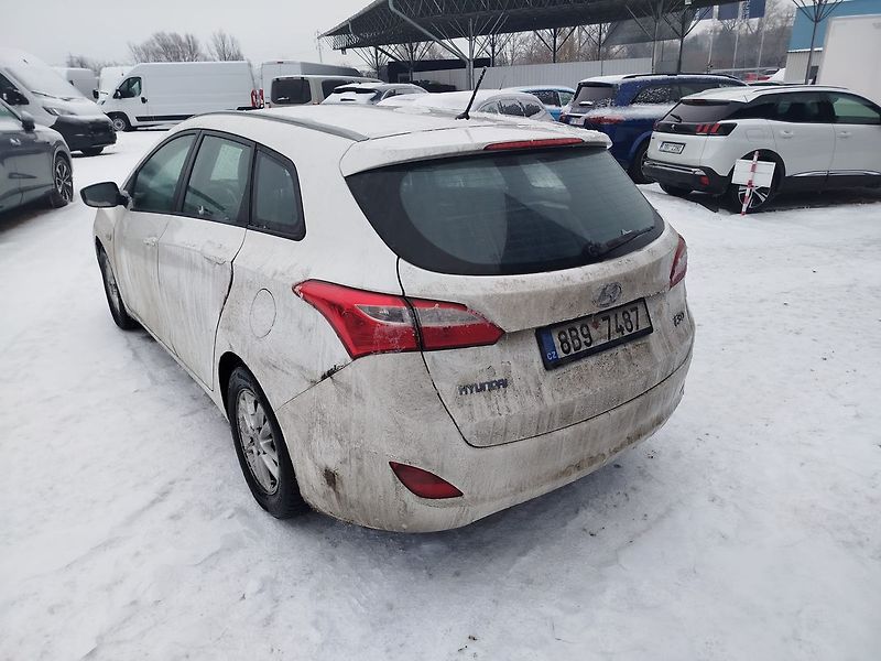 Hyundai i30 - fotka 8 z 25