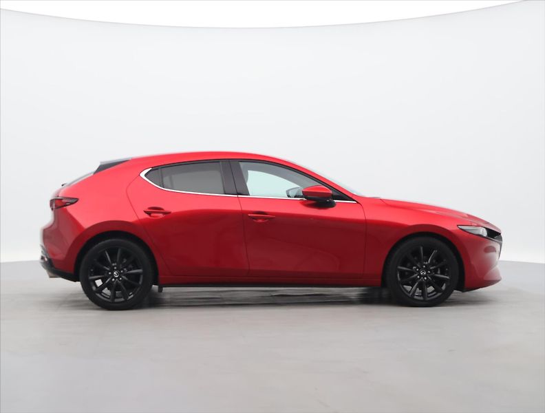 Mazda 3 2,0 Skyactiv-X180 GT Plus Bose - fotka 8 z 36
