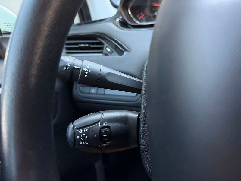 Peugeot 208 ACTIVE 1.4HDi 75 MAN5 - fotka 21 z 27