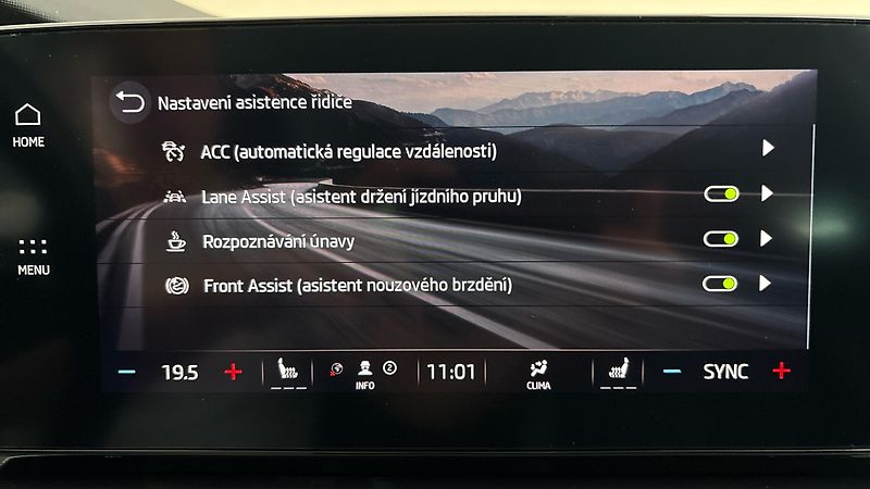 Škoda Octavia 2.0 TDI Style Combi - fotka 25 z 26