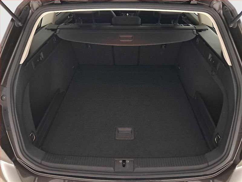 Volkswagen Passat (2017) 2.0 TDI, Automat, Serv.kniha - fotka 14 z 22