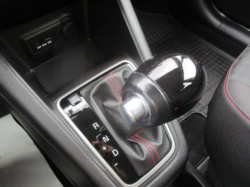Kia Venga 1.6i 91kW AUTOMAT*NAVI*VÝHŘEV - fotka 19 z 50