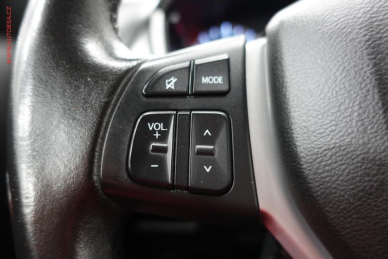 Suzuki Vitara (2016) 1.6 DDiS 4x4, AC, TZ, navi - fotka 15 z 25