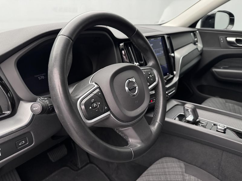 Volvo XC60 B5 AWD CORE CZ AUT 1.MAJ - fotka 20 z 42