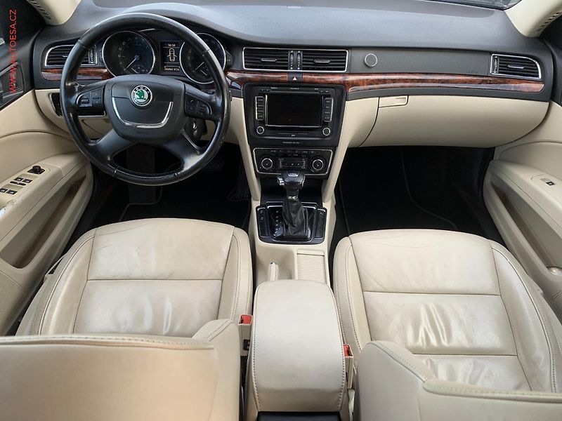 Škoda Superb (2010) 2.0 TDi, DSG, navi, xenon - fotka 9 z 23