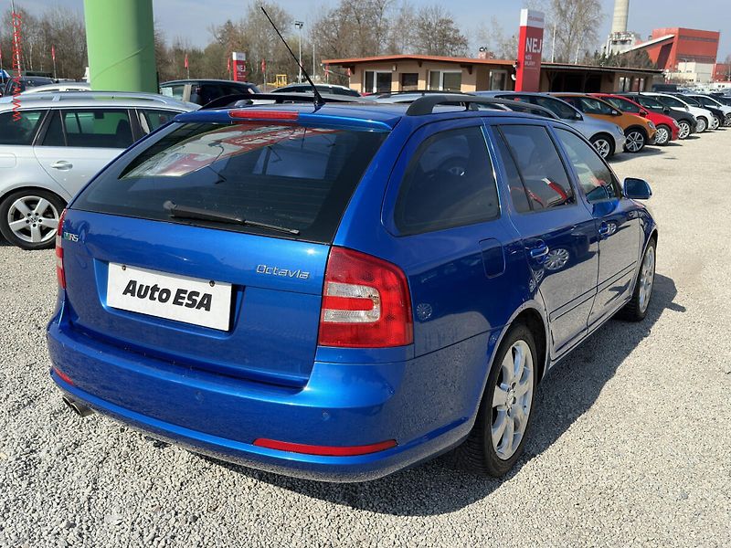 Škoda Octavia (2008) 2.0 FSi, xenon, autoAC - fotka 4 z 15
