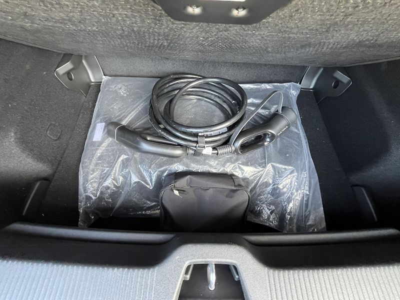 Volvo EX30 AWD Ultra Twin/TZ/360/ Kola - fotka 26 z 55