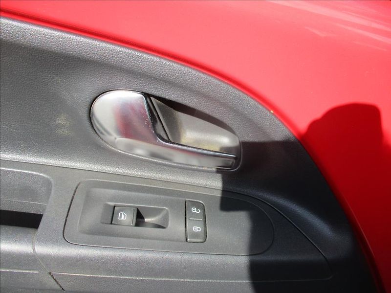Volkswagen up! 1,0 MPi, klima, serv.kniha, - fotka 23 z 42