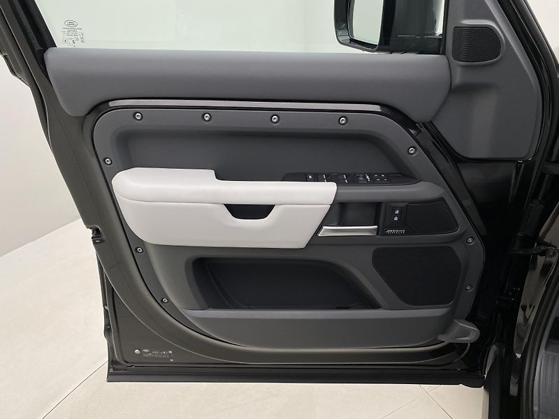 Land Rover Defender (2026) 110 P425 X-DYNAMIC HSE AWD AUT - fotka 7 z 67