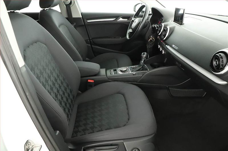 Audi A3 (2016) 1.2 TFSI, Automat, Navi - fotka 9 z 22
