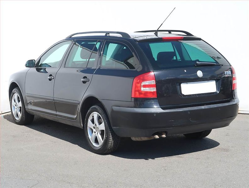 Škoda Octavia (2007) Elegance 2.0 TDI, 4X4 - fotka 4 z 19